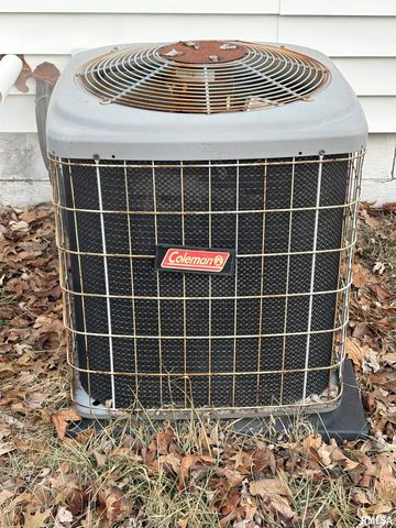 1324 W CIRCLE Road, Peoria, IL 61604