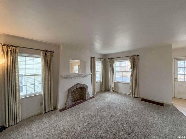 1324 W CIRCLE Road, Peoria, IL 61604