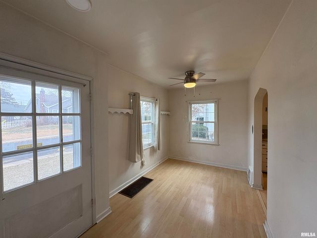 1324 W CIRCLE Road, Peoria, IL 61604