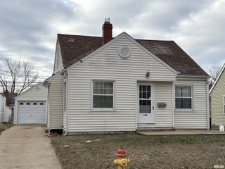 1324 W CIRCLE Road, Peoria, IL 61604