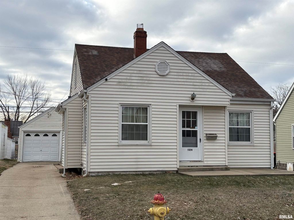 1324 W CIRCLE Road, Peoria, IL 61604