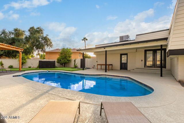 429 E GREENWAY Drive, Tempe, AZ 85282