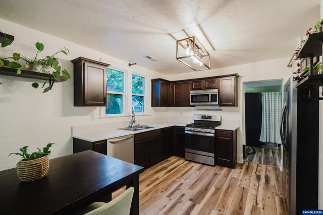 1994 Lee St SE, Salem, OR 97301
