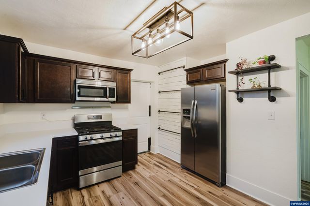 1994 Lee St SE, Salem, OR 97301
