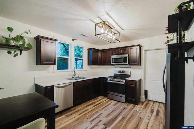 1994 Lee St SE, Salem, OR 97301