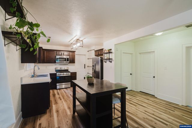 1994 Lee St SE, Salem, OR 97301