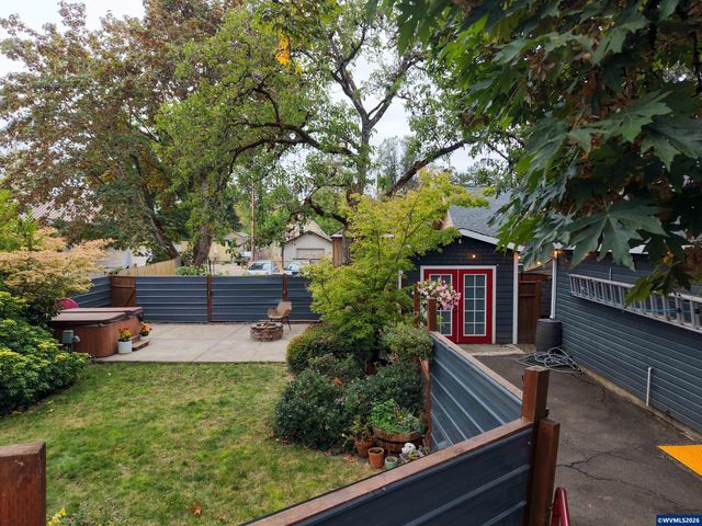 1994 Lee St SE, Salem, OR 97301