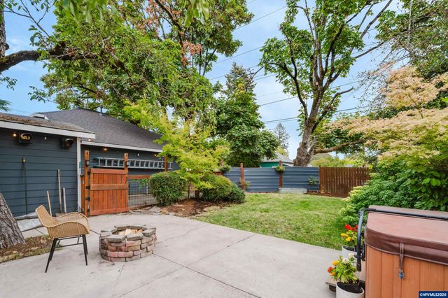1994 Lee St SE, Salem, OR 97301