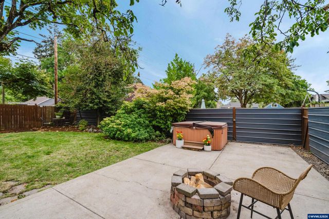 1994 Lee St SE, Salem, OR 97301