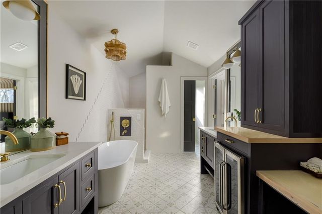 7416 Juniper Drive, Prairie Village, KS 66208