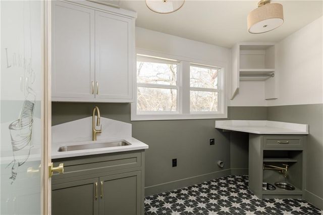 7416 Juniper Drive, Prairie Village, KS 66208