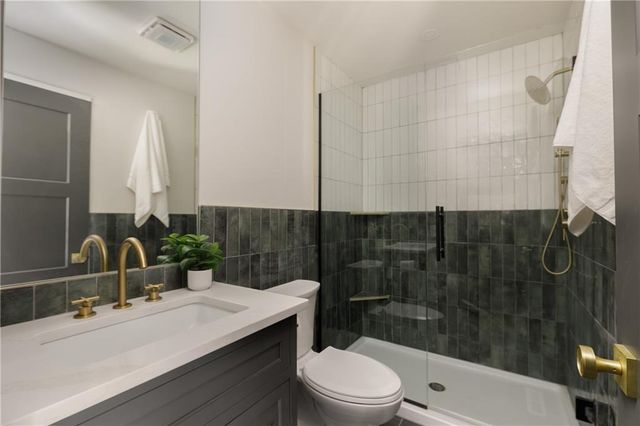 7416 Juniper Drive, Prairie Village, KS 66208