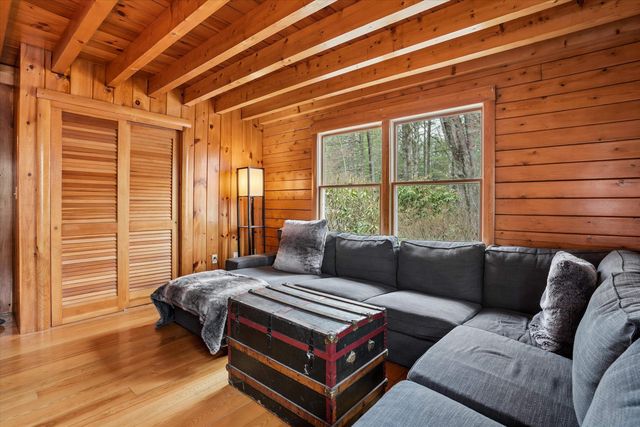 370 Mccurdy Road, New Boston, NH 03070