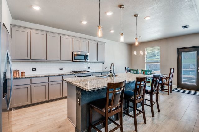 1232 Rushmore Drive, Burleson, TX 76028