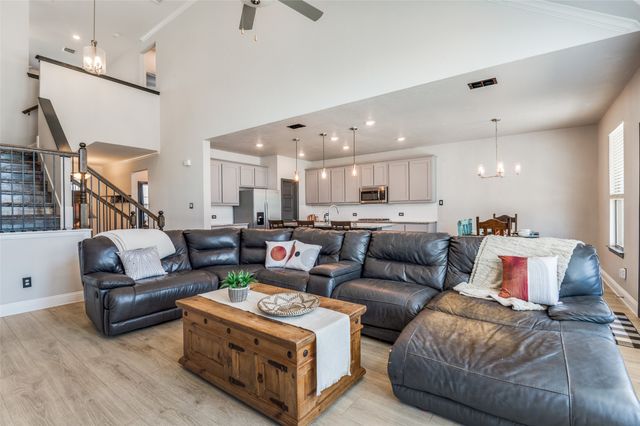 1232 Rushmore Drive, Burleson, TX 76028