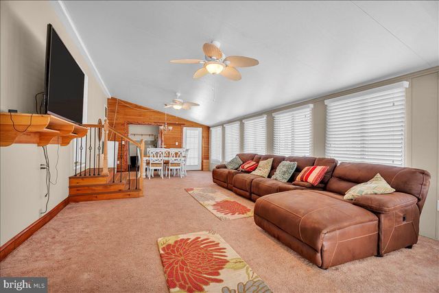 2003 BURLINGTON CIRCLE, Williamstown, NJ 08094