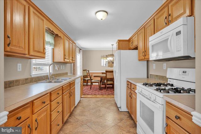 2003 BURLINGTON CIRCLE, Williamstown, NJ 08094