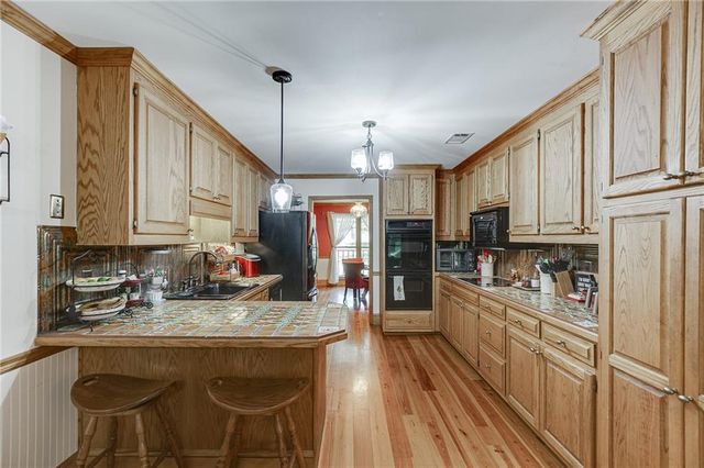 2720 Bay Ridge Drive, Loganville, GA 30052