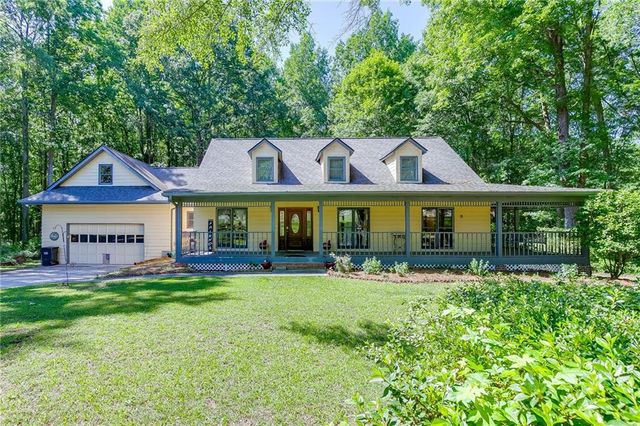 2720 Bay Ridge Drive, Loganville, GA 30052