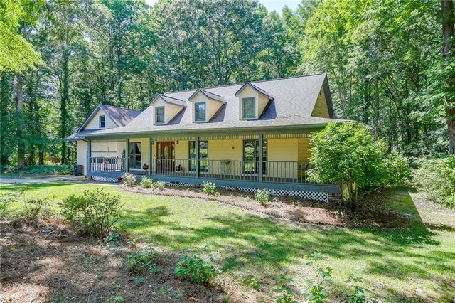 2720 Bay Ridge Drive, Loganville, GA 30052