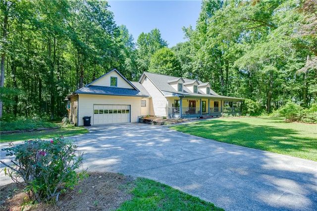 2720 Bay Ridge Drive, Loganville, GA 30052