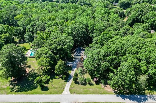 2720 Bay Ridge Drive, Loganville, GA 30052