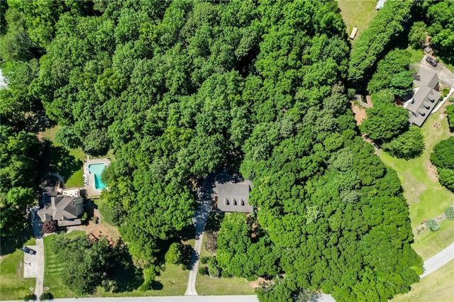 2720 Bay Ridge Drive, Loganville, GA 30052