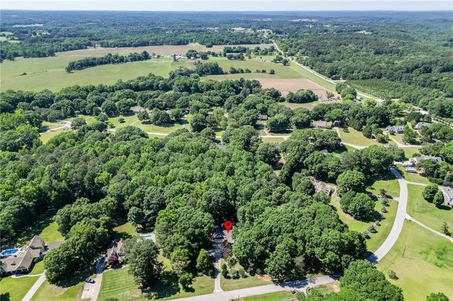 2720 Bay Ridge Drive, Loganville, GA 30052