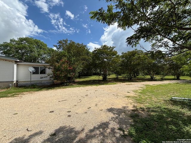 1245 stuart, Adkins, TX 78101