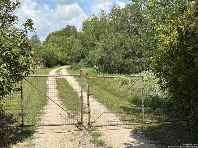 1245 stuart, Adkins, TX 78101