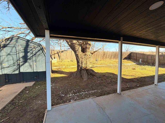 2910 NE Bellevue Cir, Lawton, OK 73507