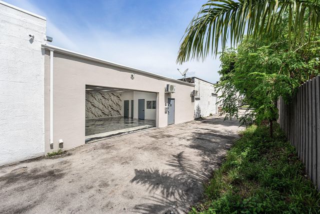 1812 SW 7th Avenue, Pompano Beach, FL 33060