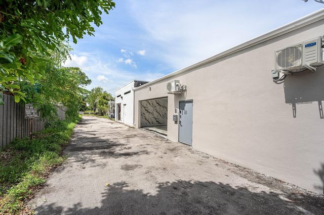 1812 SW 7th Avenue, Pompano Beach, FL 33060