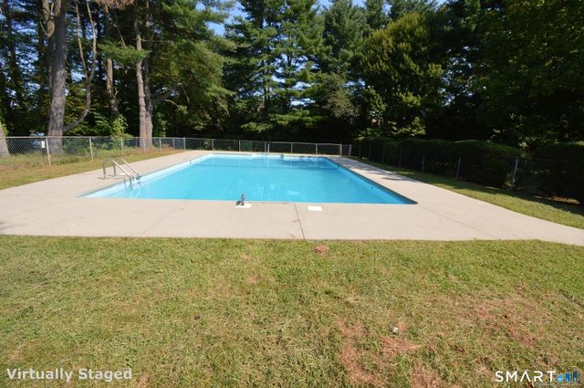 5 Grandview Drive 13D, Farmington, CT 06032