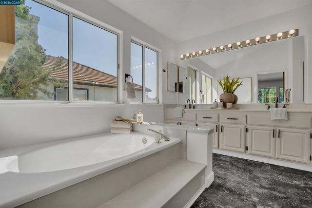 955 Woodsong Ln, Brentwood, CA 94513