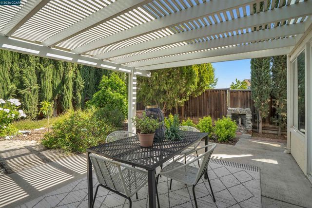955 Woodsong Ln, Brentwood, CA 94513