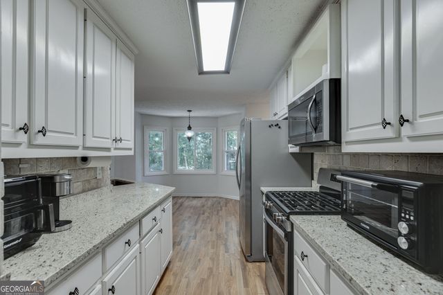 6447 Ivy Springs Drive, Flowery Branch, GA 30542