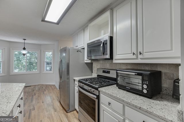 6447 Ivy Springs Drive, Flowery Branch, GA 30542