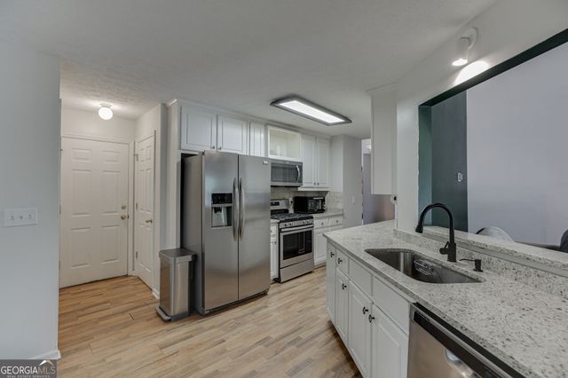 6447 Ivy Springs Drive, Flowery Branch, GA 30542