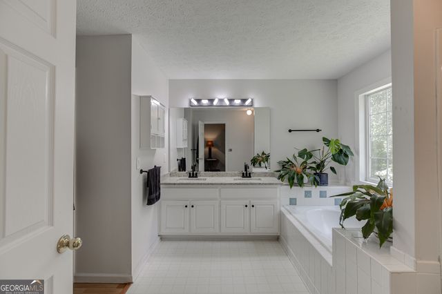 6447 Ivy Springs Drive, Flowery Branch, GA 30542