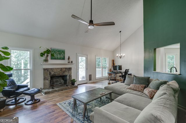 6447 Ivy Springs Drive, Flowery Branch, GA 30542