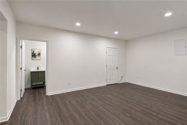 902 Whitfield Oak Road, Auburn, GA 30011