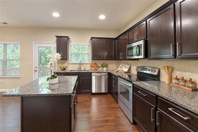 902 Whitfield Oak Road, Auburn, GA 30011
