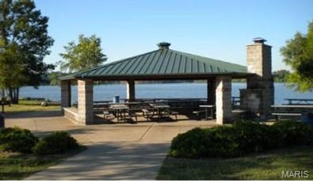 1827 Pheasant Run Drive, Maryland Heights, MO 63043