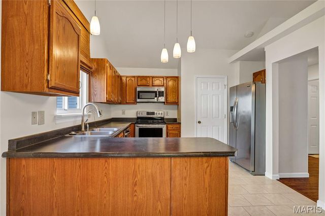 1827 Pheasant Run Drive, Maryland Heights, MO 63043