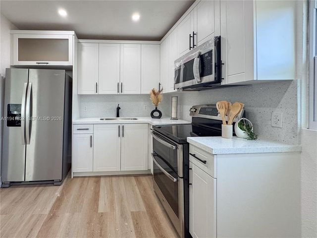 953 NE 37th Street, Oakland Park, FL 33334
