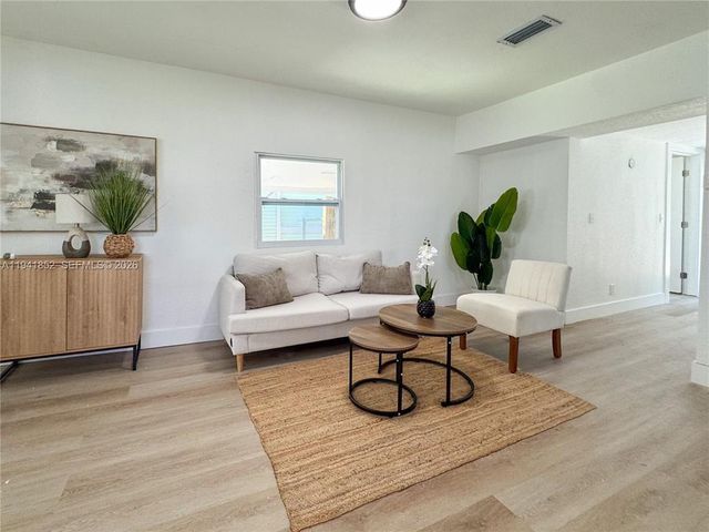 953 NE 37th Street, Oakland Park, FL 33334