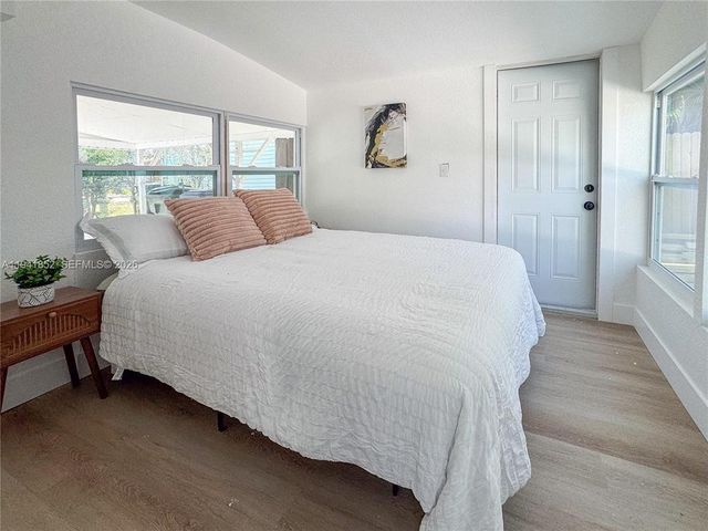 953 NE 37th Street, Oakland Park, FL 33334