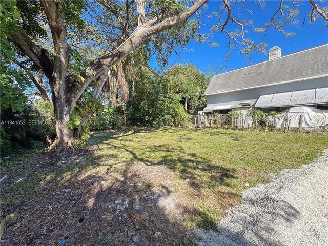 953 NE 37th Street, Oakland Park, FL 33334