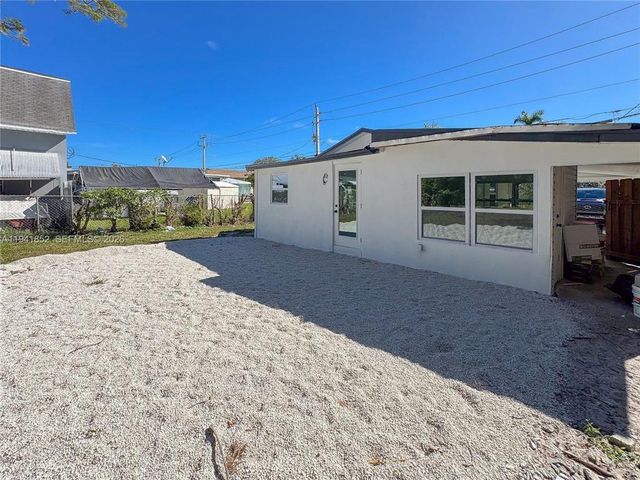 953 NE 37th Street, Oakland Park, FL 33334